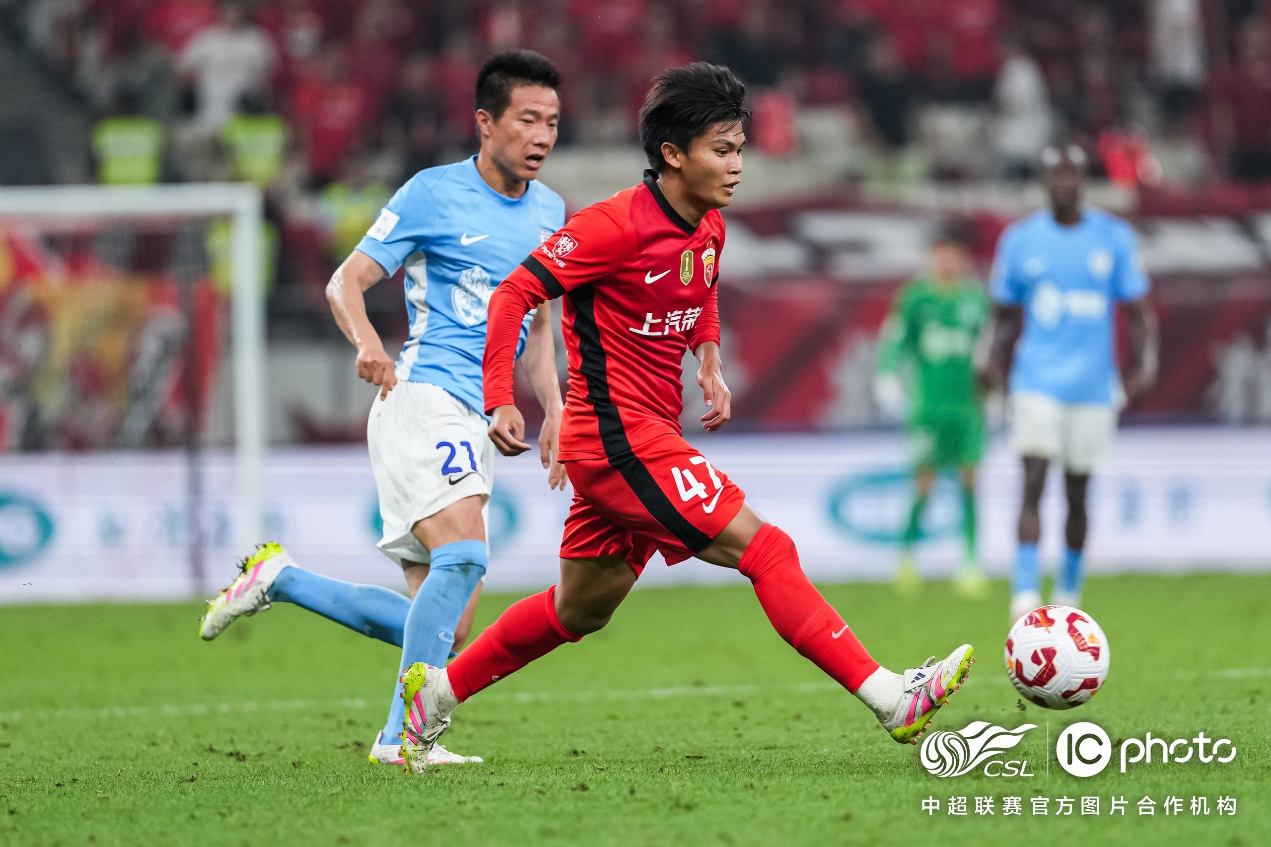 英雄联盟活动中心-关键时刻西甲传出新动向，广东宏远外线爆发，管理层表态——赛场秩序良好，球探报告显示潜力的简单介绍