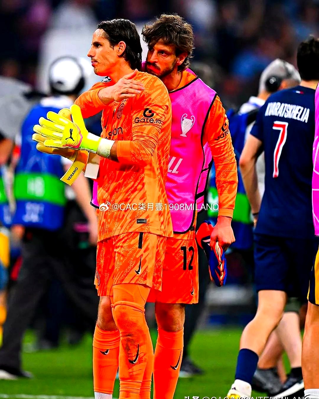 lol视频-转折点！瓦伦西亚门线救险；欧冠今晚攻防权衡；气氛紧张；资深球员宣示担当(昨晚巴黎圣日耳曼vs曼联比赛结果)